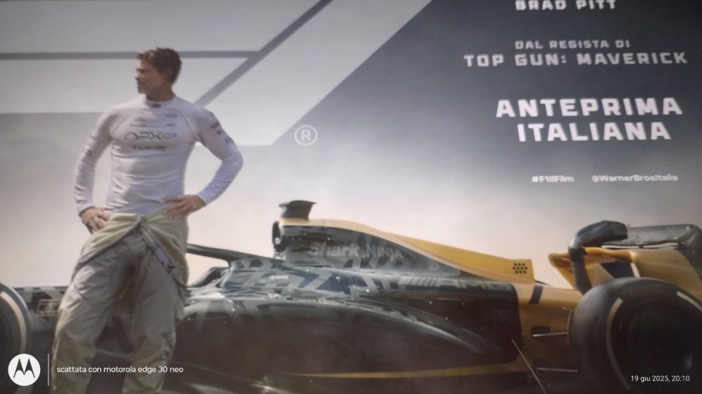 FI + Brad Pitt: un successo annunciato brandizzato Tommy Hilfiger.